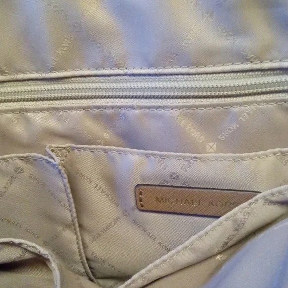 Michael Kors Dome Satchel w Handles and Crossbody Strap - Picture 7 of 8